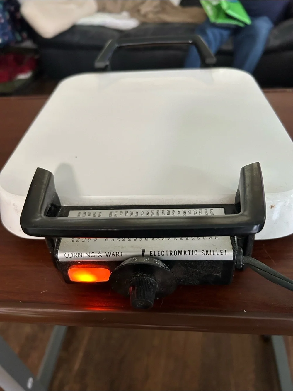 Corning Ware Electromatic Skillet - White Top, Black Base works great heats fast